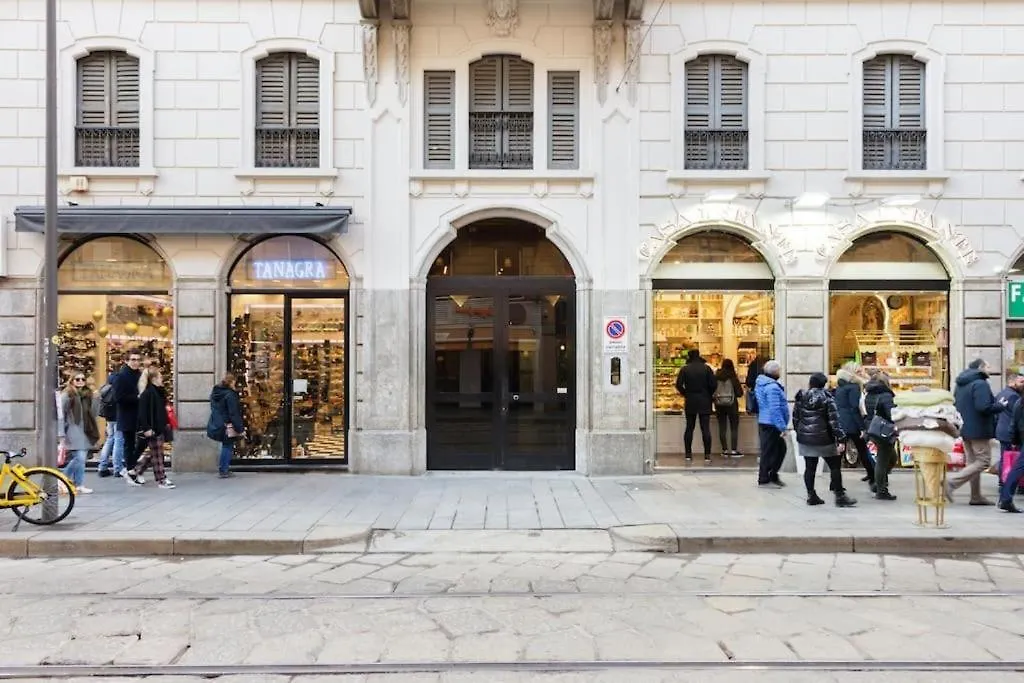 Walking To The Duomo From A Luxury Penthouse Daire Milano