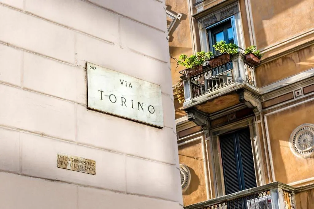 Walking To The Duomo From A Luxury Penthouse Daire Milano