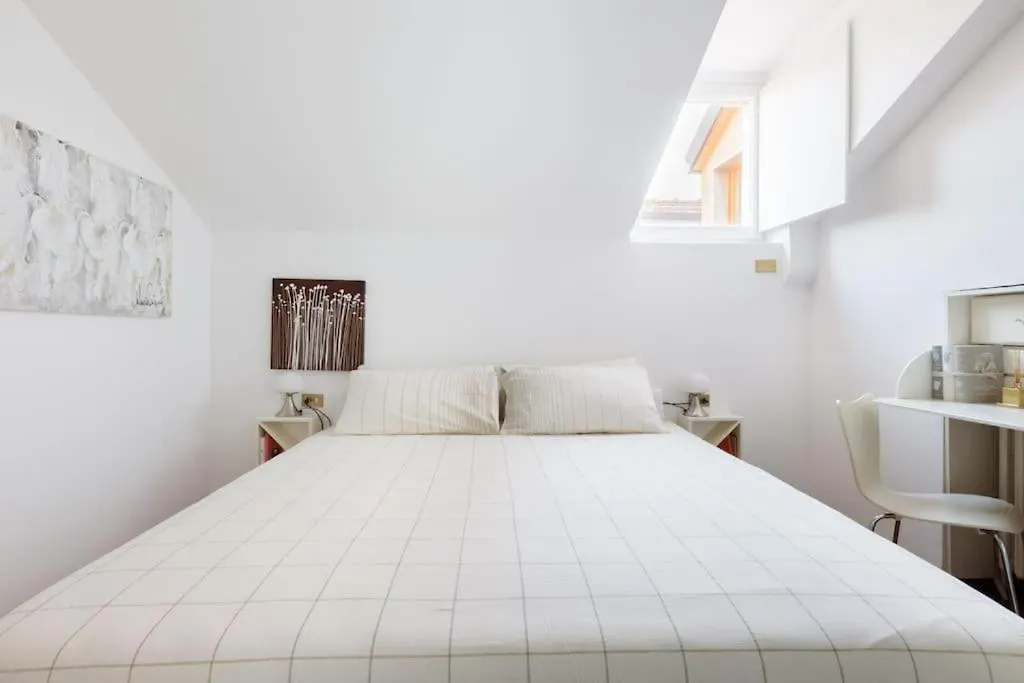 Walking To The Duomo From A Luxury Penthouse Daire Milano 0*,  İtalya