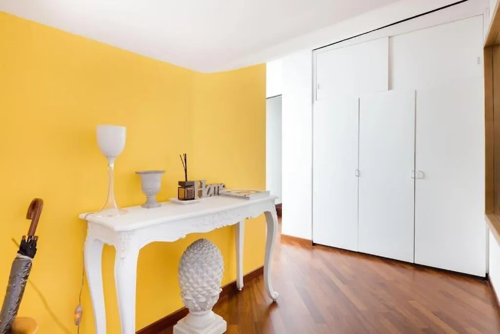 Walking To The Duomo From A Luxury Penthouse Daire Milano