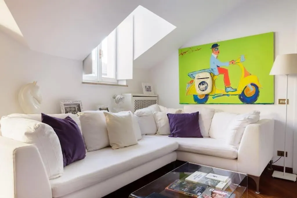 Walking To The Duomo From A Luxury Penthouse Daire Milano İtalya