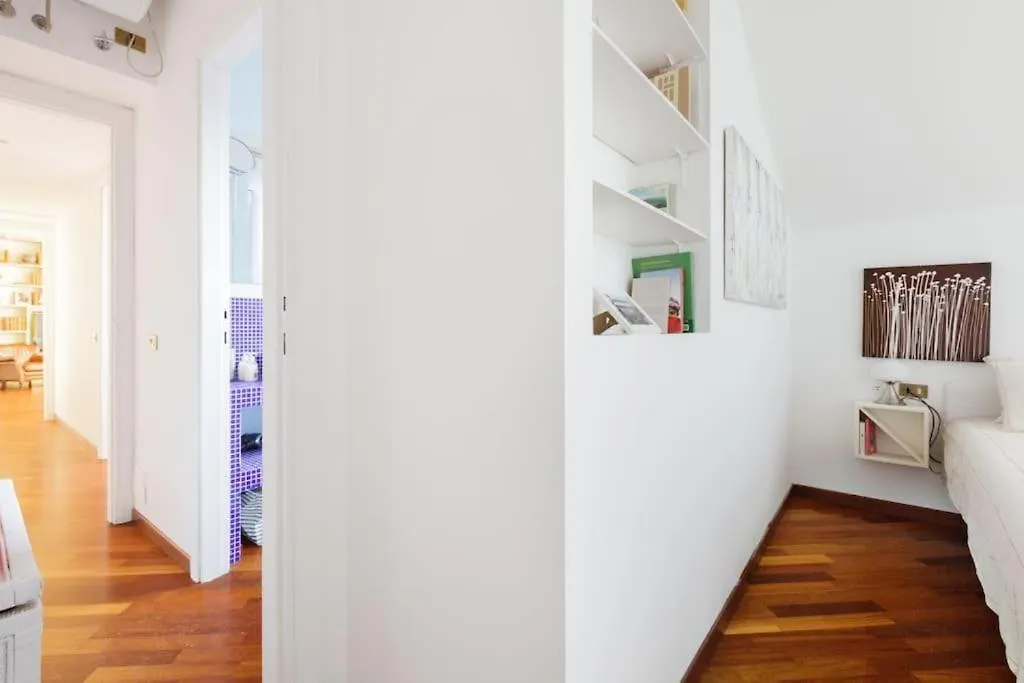 Walking To The Duomo From A Luxury Penthouse Daire Milano