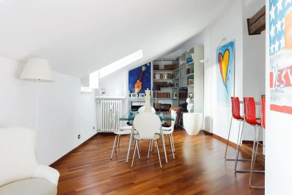 Walking To The Duomo From A Luxury Penthouse Daire Milano 0*,  İtalya